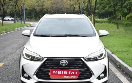 Toyota Yaris, 2022 год, 1 350 025 рублей, 2 фотография