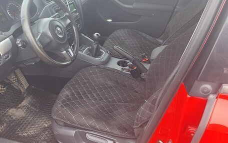 Volkswagen Jetta VI, 2011 год, 1 000 000 рублей, 2 фотография