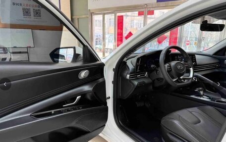 Hyundai Elantra, 2023 год, 1 600 000 рублей, 14 фотография