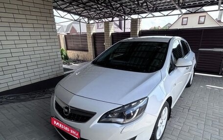 Opel Astra J, 2010 год, 1 200 000 рублей, 1 фотография