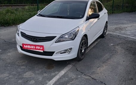 Hyundai Solaris II рестайлинг, 2015 год, 970 000 рублей, 3 фотография
