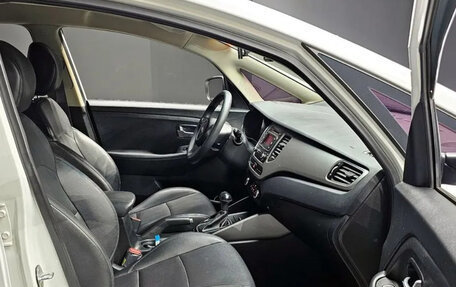 KIA Carens III (RP), 2016 год, 1 361 077 рублей, 6 фотография
