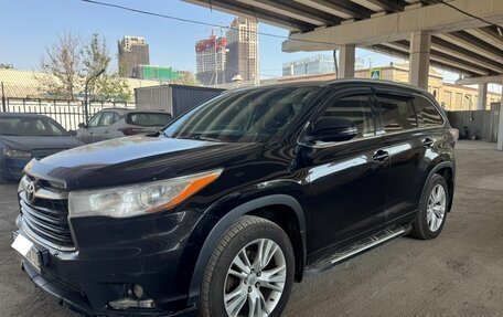 Toyota Highlander III, 2014 год, 2 300 000 рублей, 2 фотография