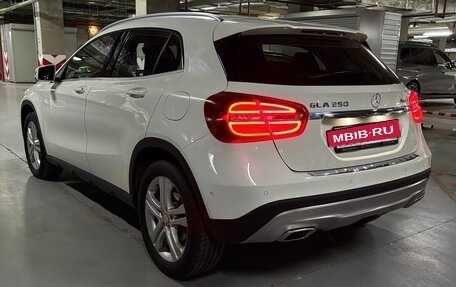 Mercedes-Benz GLA, 2016 год, 2 400 000 рублей, 15 фотография