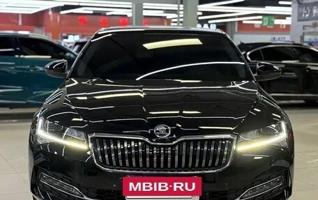 Skoda Superb III рестайлинг, 2025 год, 2 270 000 рублей, 3 фотография