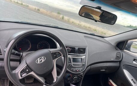 Hyundai Solaris II рестайлинг, 2015 год, 800 000 рублей, 11 фотография