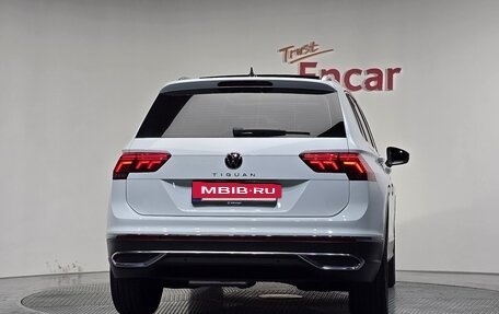 Volkswagen Tiguan II, 2022 год, 2 844 000 рублей, 4 фотография