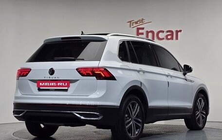 Volkswagen Tiguan II, 2022 год, 2 844 000 рублей, 3 фотография