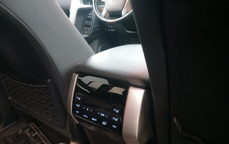Toyota Land Cruiser Prado 150 рестайлинг 2, 2023 год, 7 950 000 рублей, 6 фотография
