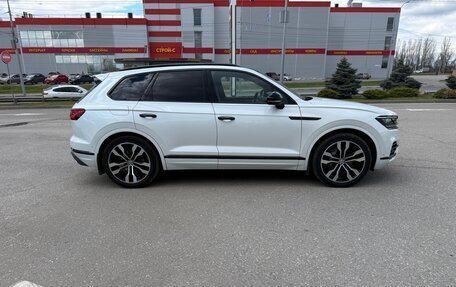 Volkswagen Touareg III, 2018 год, 3 850 000 рублей, 6 фотография