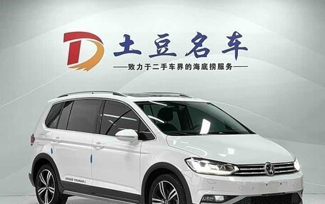 Volkswagen Touran III, 2021 год, 1 951 040 рублей, 3 фотография
