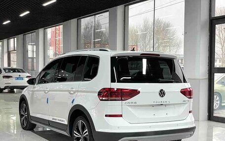 Volkswagen Touran III, 2021 год, 1 951 040 рублей, 4 фотография