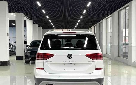 Volkswagen Touran III, 2021 год, 1 951 040 рублей, 5 фотография