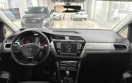 Volkswagen Touran III, 2021 год, 1 951 040 рублей, 9 фотография