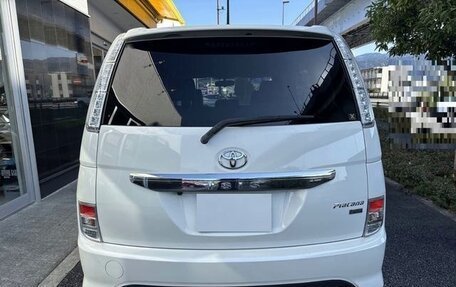 Toyota ISis I, 2016 год, 3 фотография