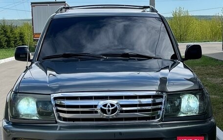 Toyota Land Cruiser 100 рестайлинг 2, 2001 год, 1 750 000 рублей, 5 фотография