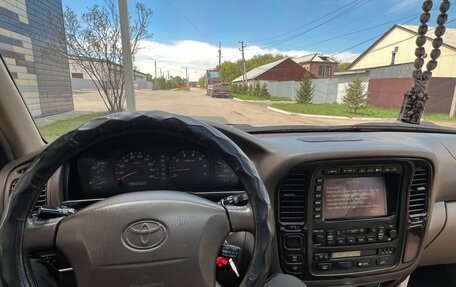 Toyota Land Cruiser 100 рестайлинг 2, 2001 год, 1 750 000 рублей, 19 фотография