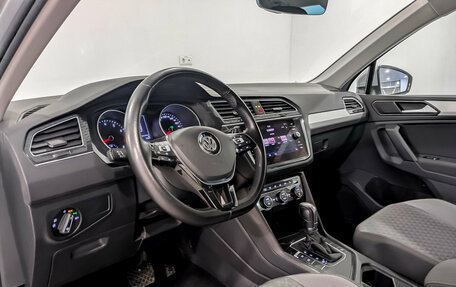 Volkswagen Tiguan II, 2019 год, 2 500 000 рублей, 16 фотография
