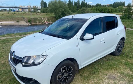 Renault Sandero II рестайлинг, 2014 год, 637 000 рублей, 3 фотография