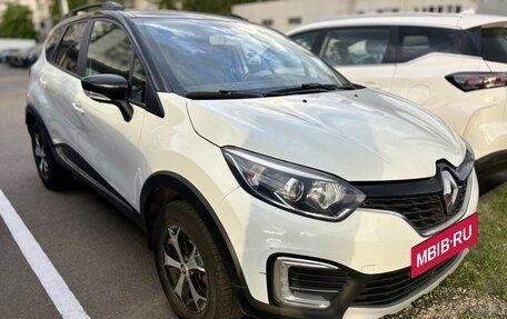 Renault Kaptur I рестайлинг, 2017 год, 1 389 000 рублей, 2 фотография