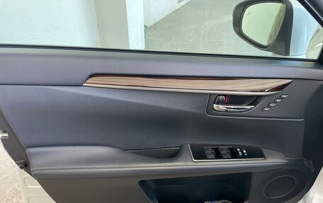 Lexus ES VII, 2017 год, 3 600 000 рублей, 28 фотография