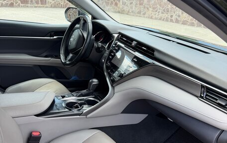 Toyota Camry, 2018 год, 2 655 000 рублей, 10 фотография