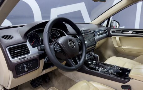Volkswagen Touareg III, 2011 год, 2 199 900 рублей, 7 фотография