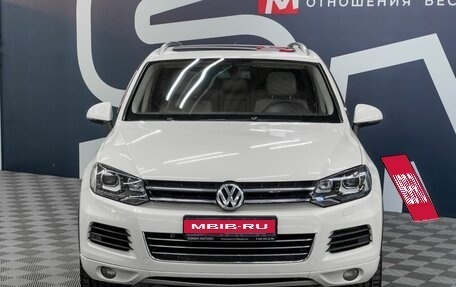 Volkswagen Touareg III, 2011 год, 2 199 900 рублей, 2 фотография