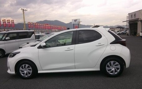 Toyota Yaris, 2021 год, 820 000 рублей, 4 фотография