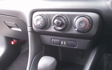 Toyota Yaris, 2021 год, 820 000 рублей, 17 фотография