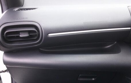 Toyota Yaris, 2021 год, 820 000 рублей, 19 фотография