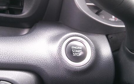 Toyota Yaris, 2021 год, 820 000 рублей, 27 фотография