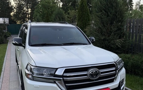 Toyota Land Cruiser 200, 2018 год, 7 400 000 рублей, 3 фотография