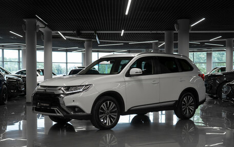 Mitsubishi Outlander III рестайлинг 3, 2019 год, 2 300 000 рублей, 1 фотография