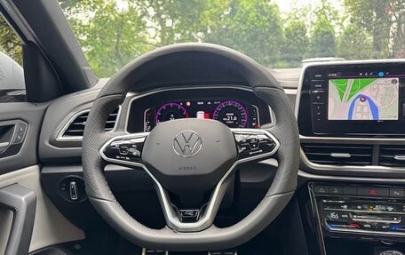Volkswagen T-Roc I, 2023 год, 1 650 000 рублей, 13 фотография
