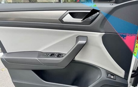 Volkswagen T-Roc I, 2023 год, 1 650 000 рублей, 9 фотография
