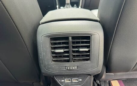 Volkswagen T-Roc I, 2023 год, 1 650 000 рублей, 17 фотография