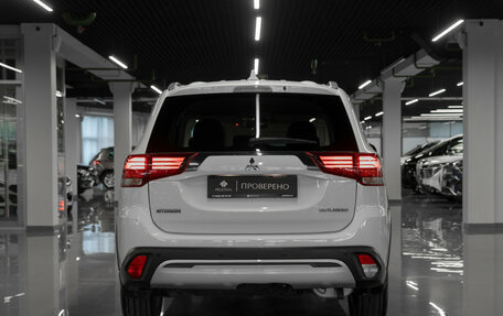 Mitsubishi Outlander III рестайлинг 3, 2019 год, 2 300 000 рублей, 6 фотография