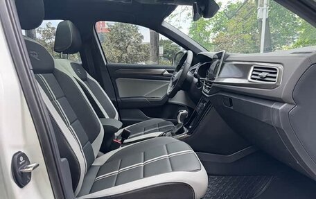 Volkswagen T-Roc I, 2023 год, 1 650 000 рублей, 18 фотография
