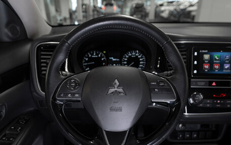 Mitsubishi Outlander III рестайлинг 3, 2019 год, 2 300 000 рублей, 10 фотография