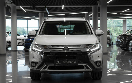 Mitsubishi Outlander III рестайлинг 3, 2019 год, 2 300 000 рублей, 3 фотография