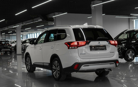Mitsubishi Outlander III рестайлинг 3, 2019 год, 2 300 000 рублей, 4 фотография