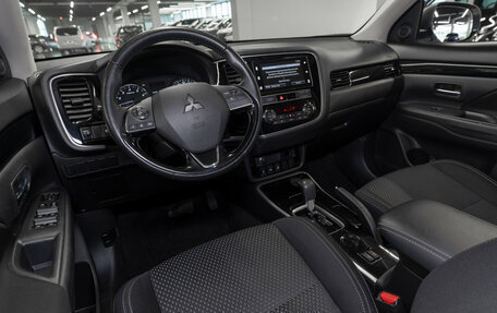 Mitsubishi Outlander III рестайлинг 3, 2019 год, 2 300 000 рублей, 7 фотография