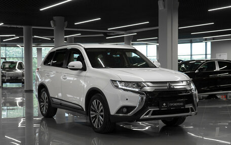 Mitsubishi Outlander III рестайлинг 3, 2019 год, 2 300 000 рублей, 2 фотография
