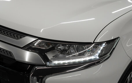 Mitsubishi Outlander III рестайлинг 3, 2019 год, 2 300 000 рублей, 23 фотография