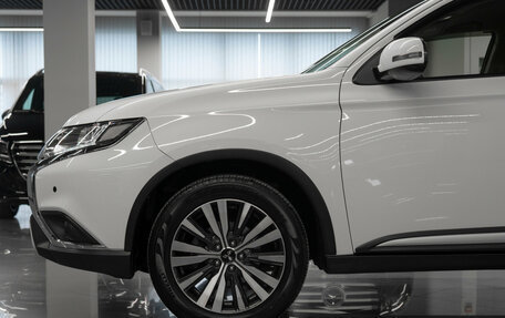 Mitsubishi Outlander III рестайлинг 3, 2019 год, 2 300 000 рублей, 22 фотография