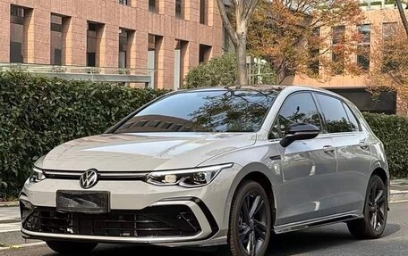 Volkswagen Golf VIII, 2023 год, 2 370 000 рублей, 1 фотография
