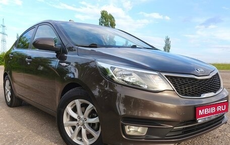 KIA Rio III рестайлинг, 2016 год, 990 000 рублей, 1 фотография