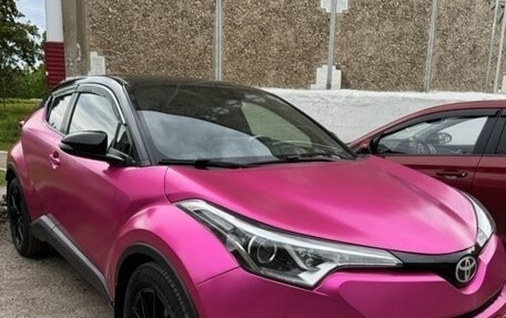 Toyota C-HR I рестайлинг, 2019 год, 2 600 000 рублей, 1 фотография