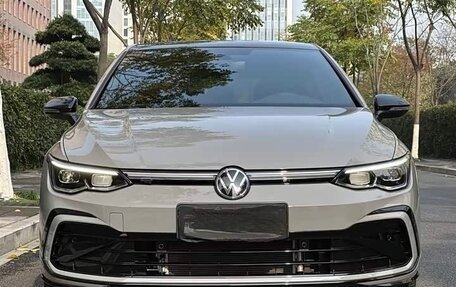 Volkswagen Golf VIII, 2023 год, 2 370 000 рублей, 2 фотография